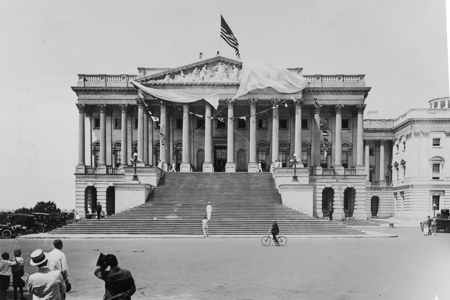 The Apotheosis of Democracy pediment during its unveiling on August 2, 1916.